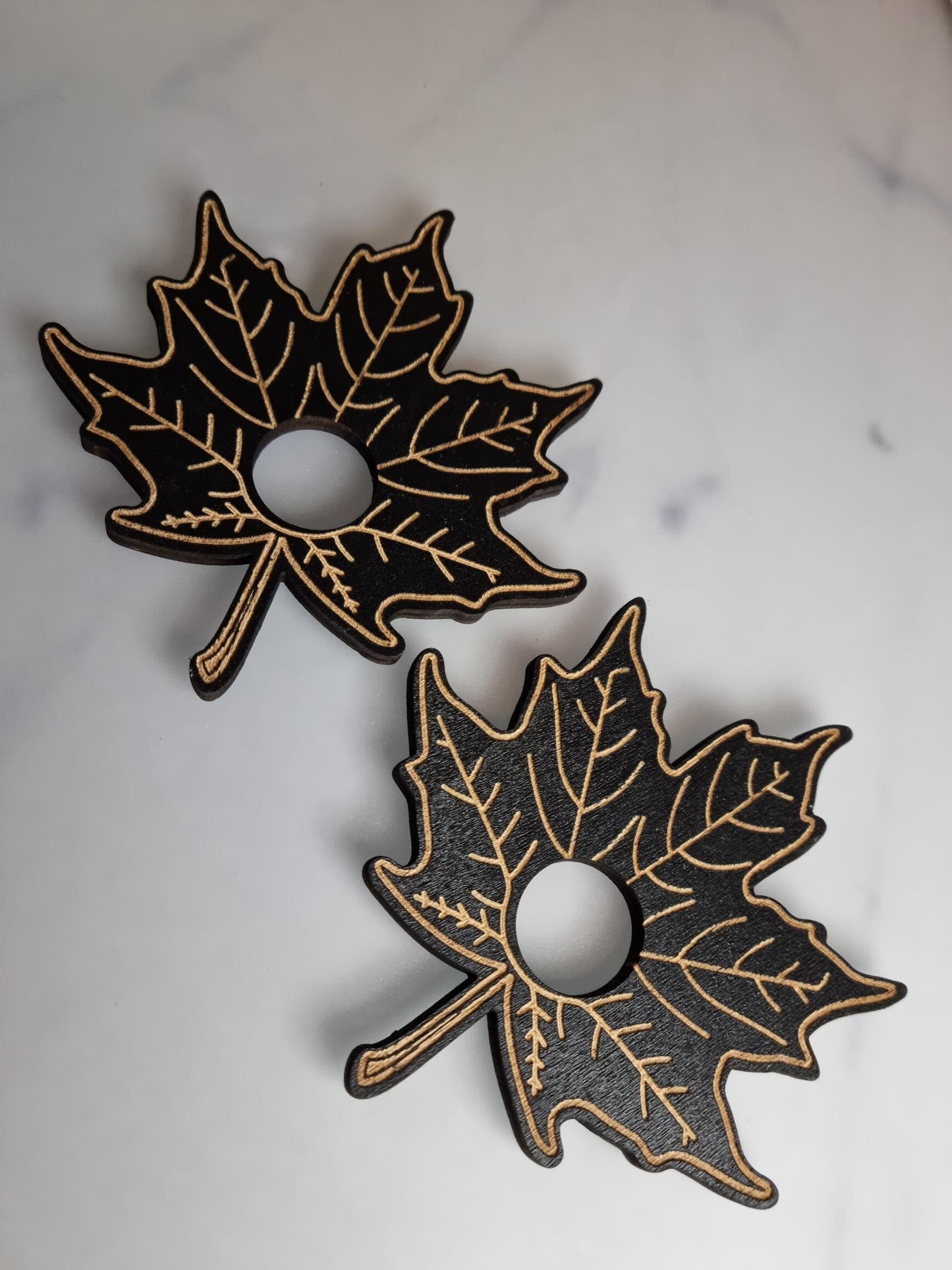 Wooden Leaf Sphere Stand