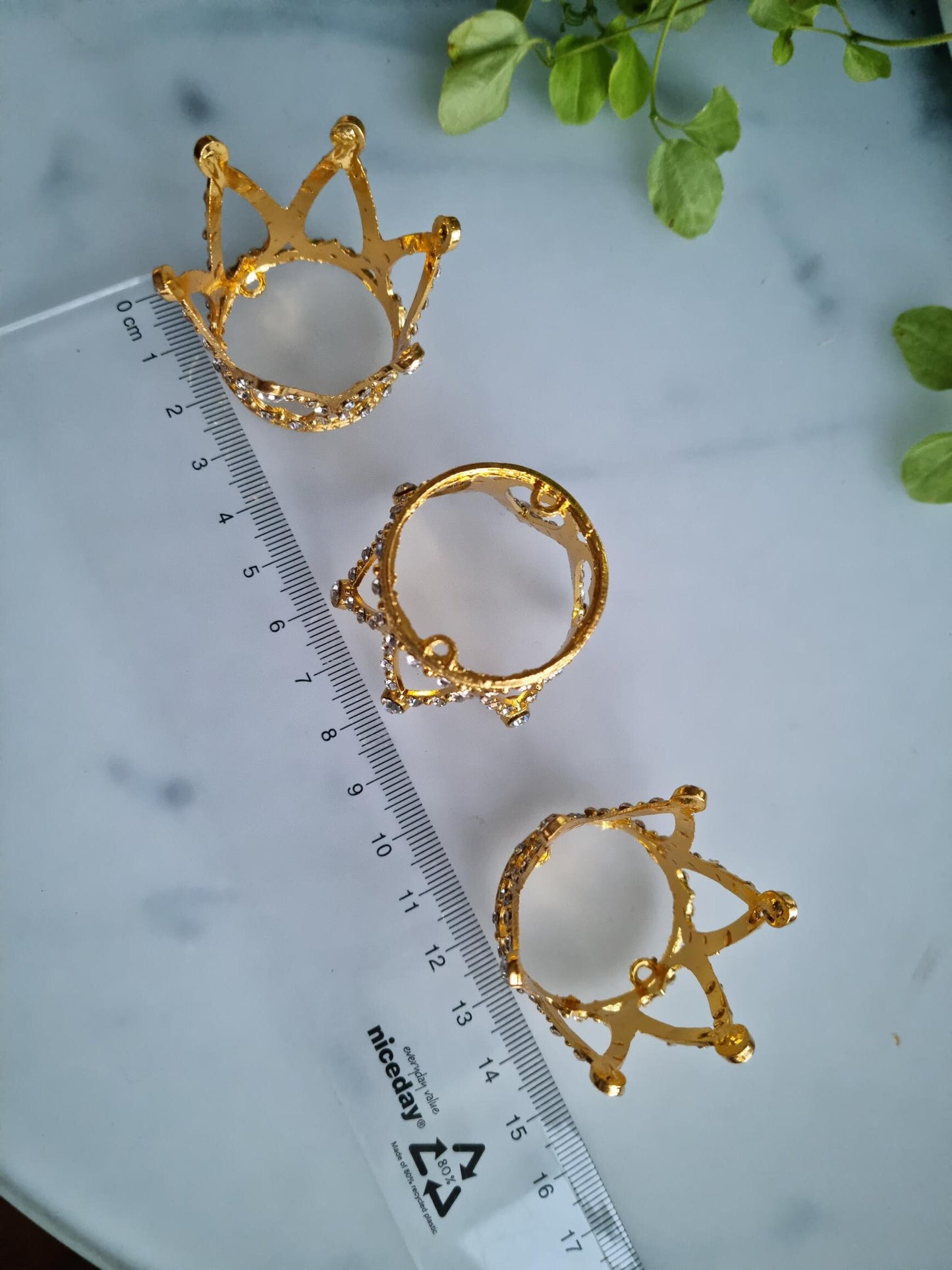 One (1) Golden Crown Sphere Holder with Rhine Stones