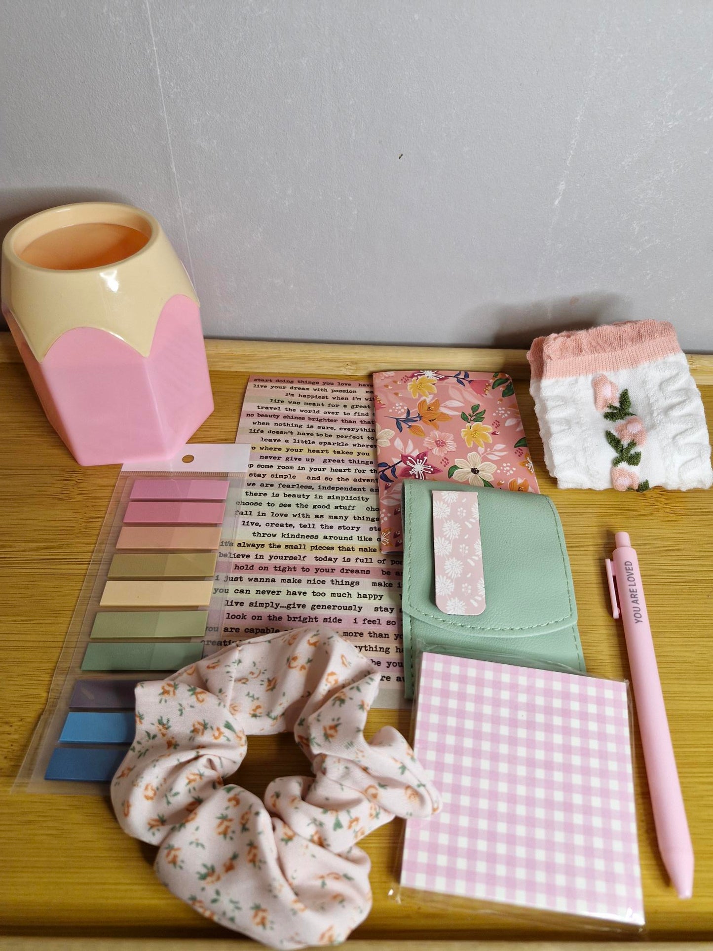 Mystery Bookish Bundle / 10 items