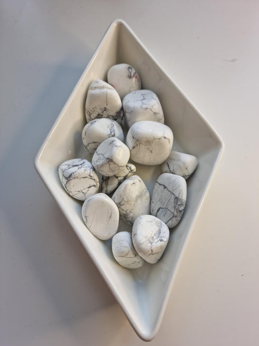 One (1) Howlite Tumble