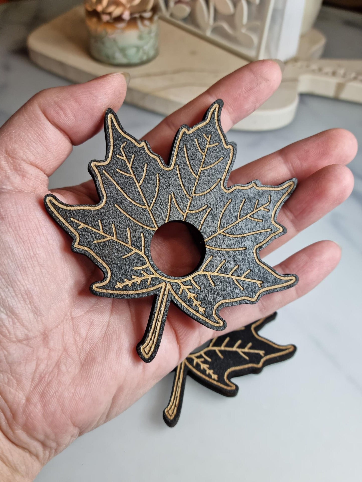 Wooden Leaf Sphere Stand