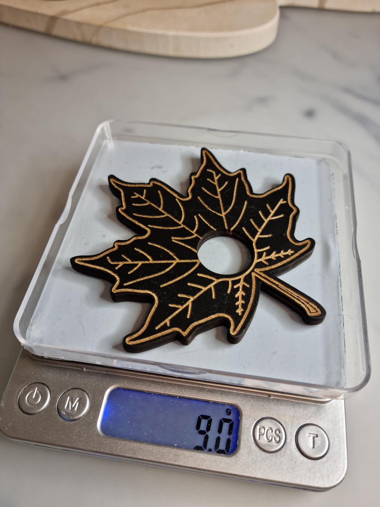 Wooden Leaf Sphere Stand