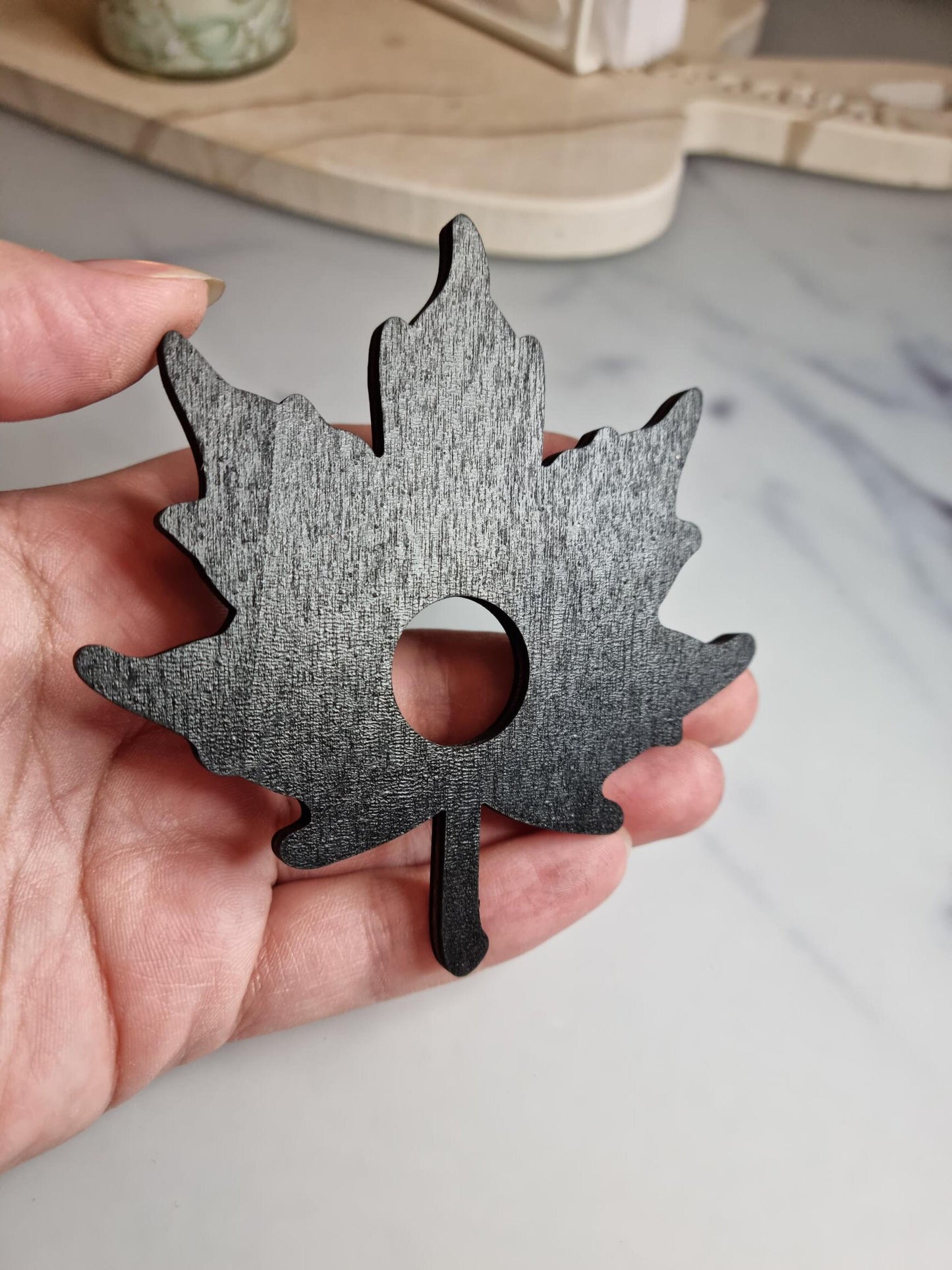 Wooden Leaf Sphere Stand