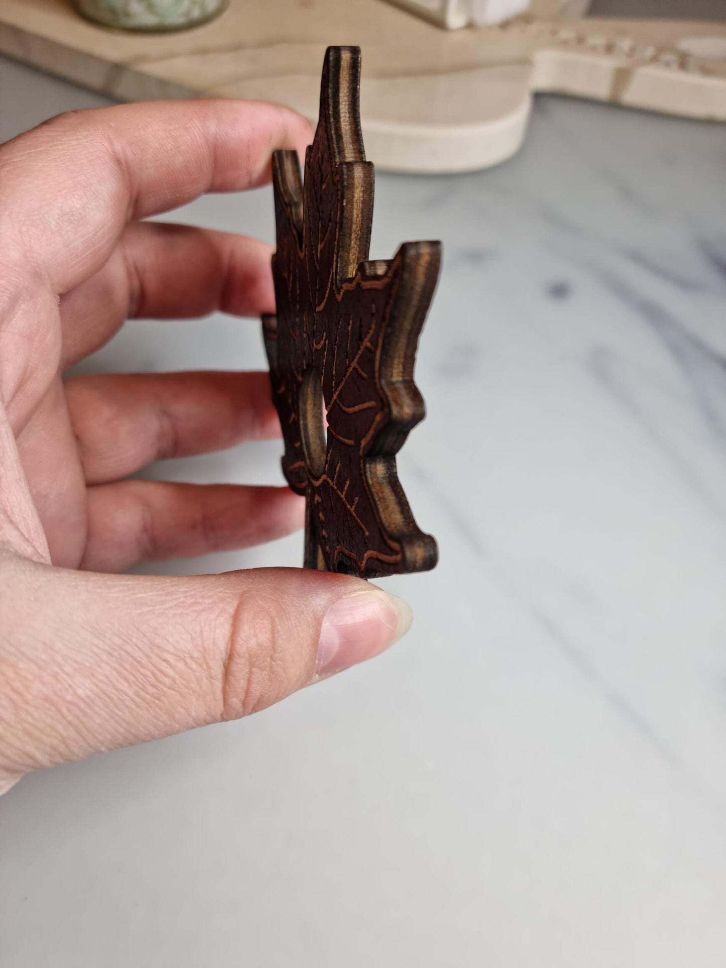 Wooden Leaf Sphere Stand
