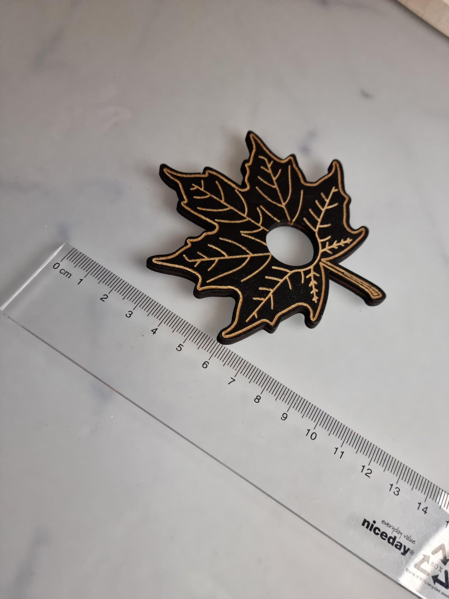 Wooden Leaf Sphere Stand