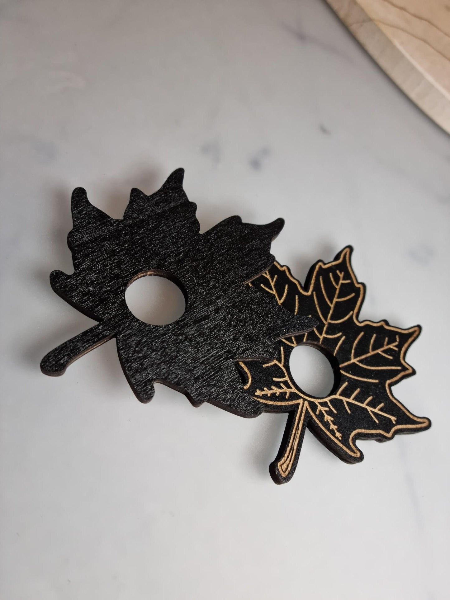 Wooden Leaf Sphere Stand