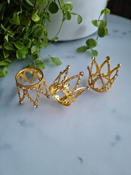 One (1) Golden Crown Sphere Holder with Rhine Stones