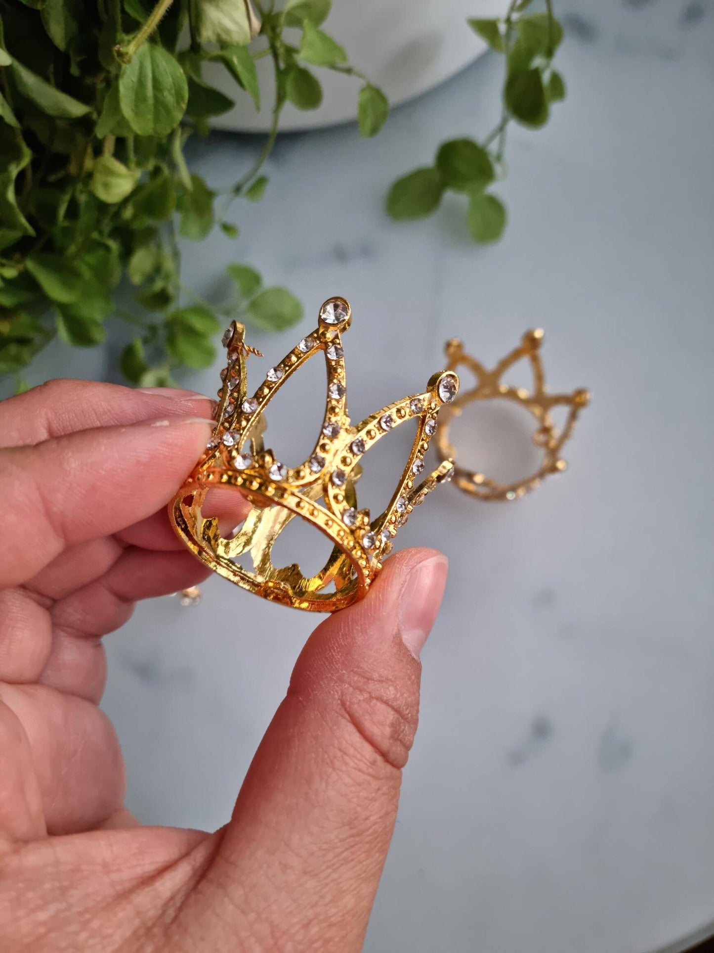 One (1) Golden Crown Sphere Holder with Rhine Stones