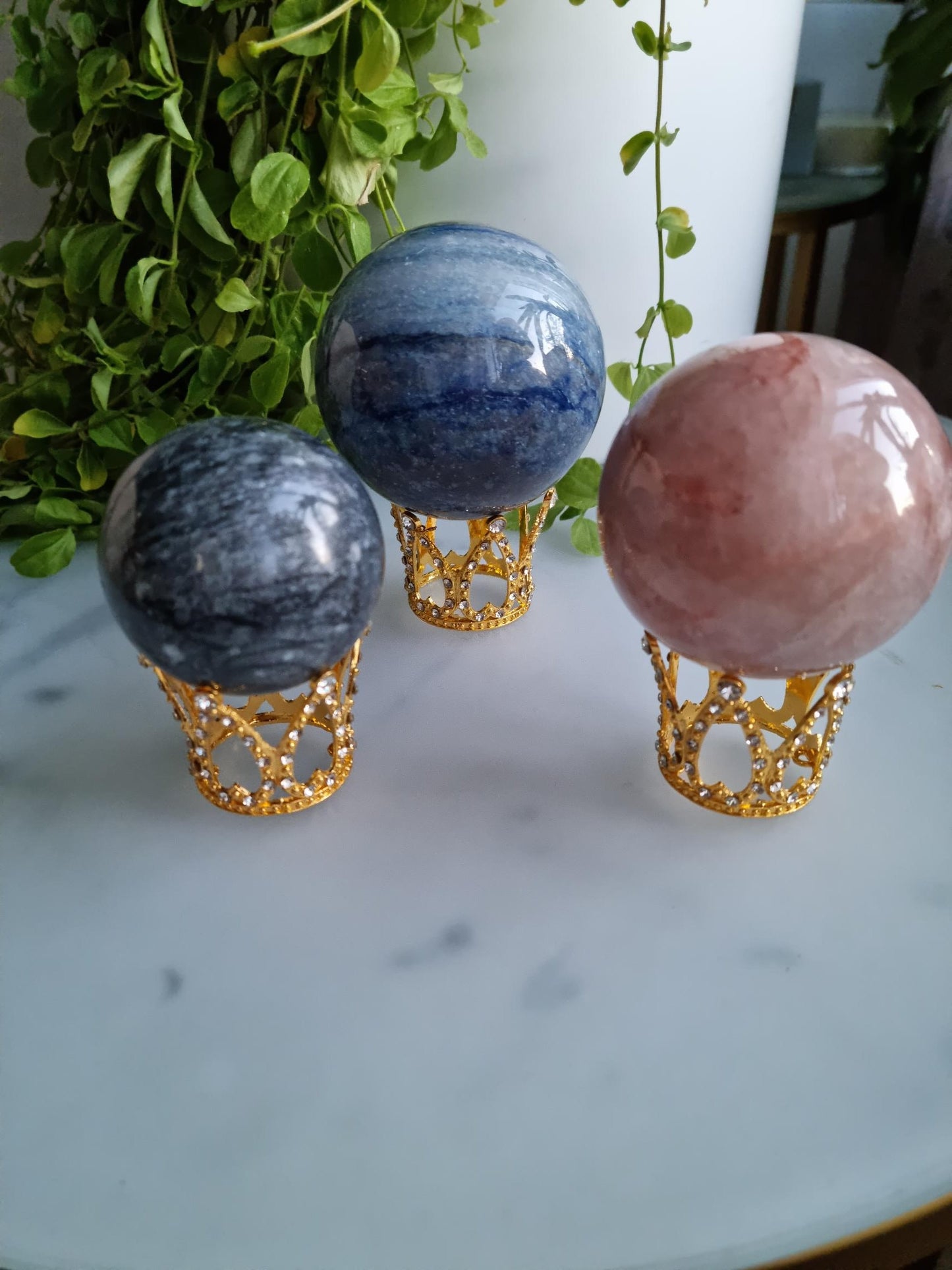 One (1) Golden Crown Sphere Holder with Rhine Stones