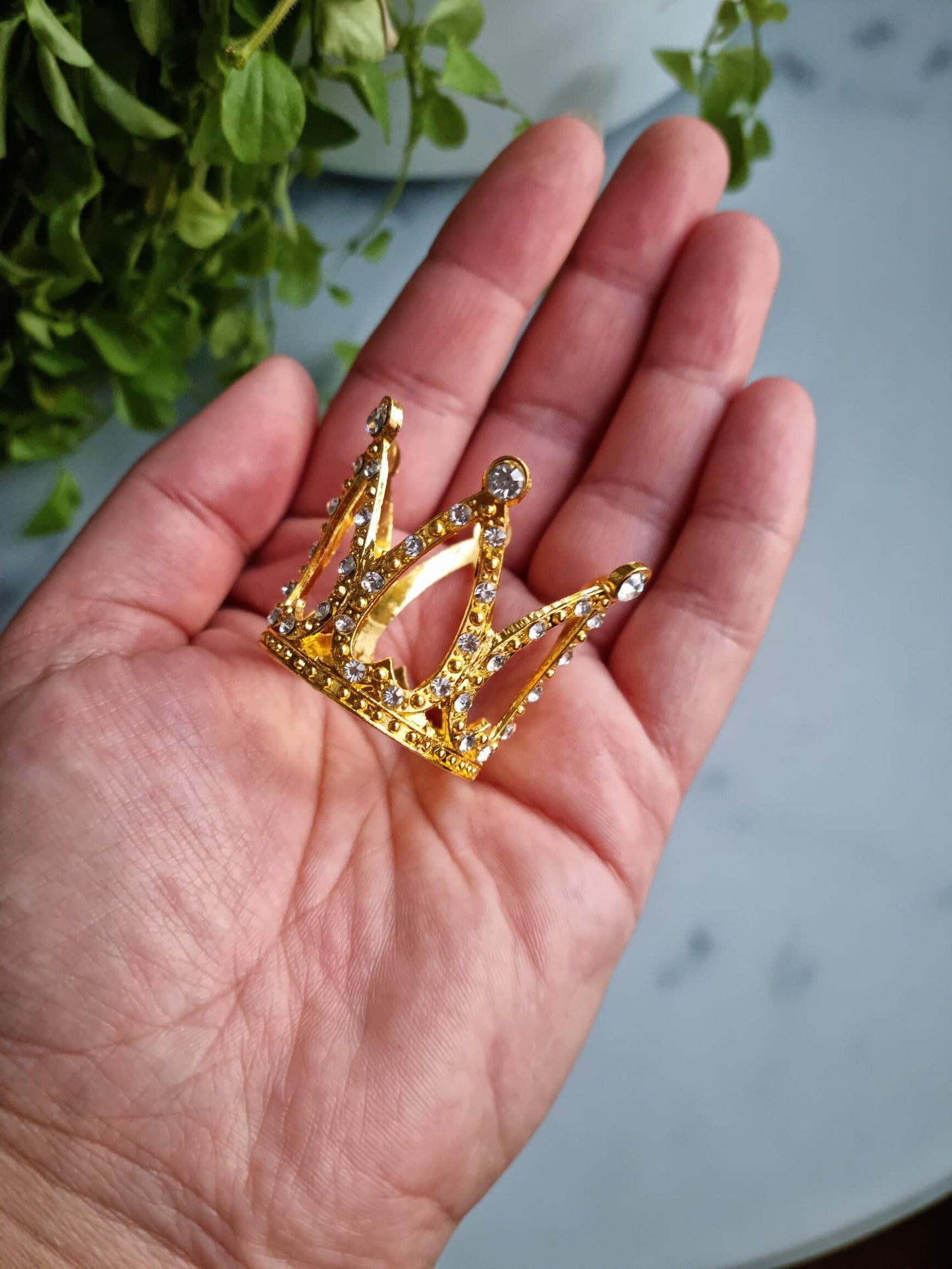 One (1) Golden Crown Sphere Holder with Rhine Stones